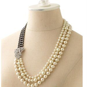 Stella and Dot Daisy Pearl Necklace